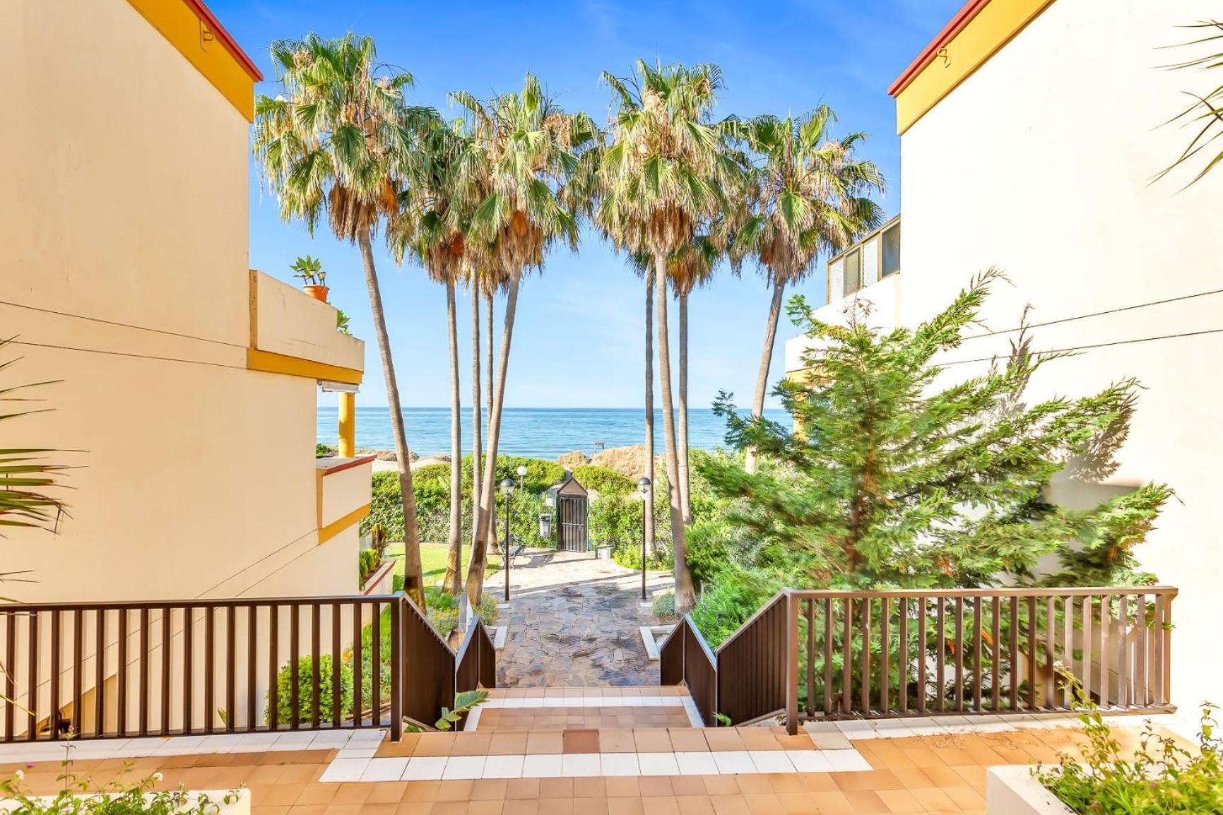 Modern Beach Apartment Romana Playa 723 In Marbella, Elviria Eksteriør billede